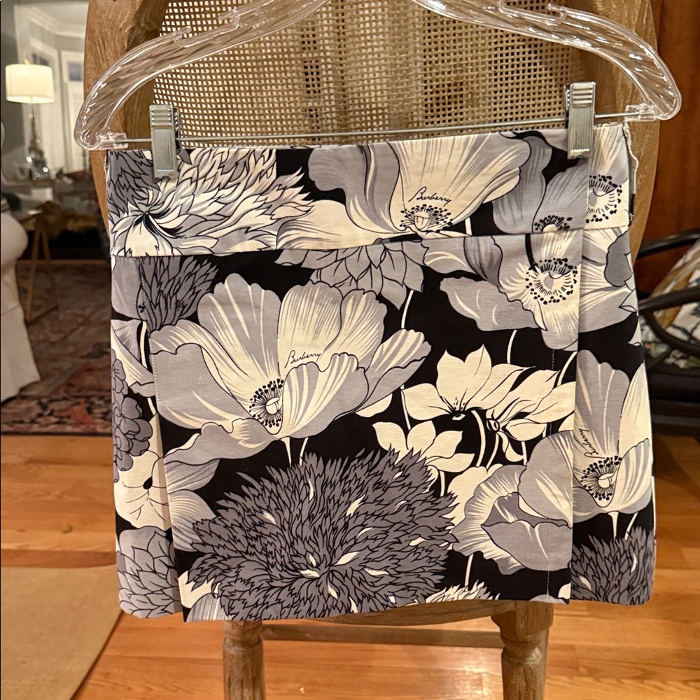 Burberry Black and Cream Floral Mini Skirt